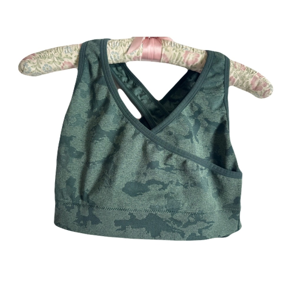 Green Camo Seamless Wrap Sports Bra Size L Cross Front & Cross Back Athletic